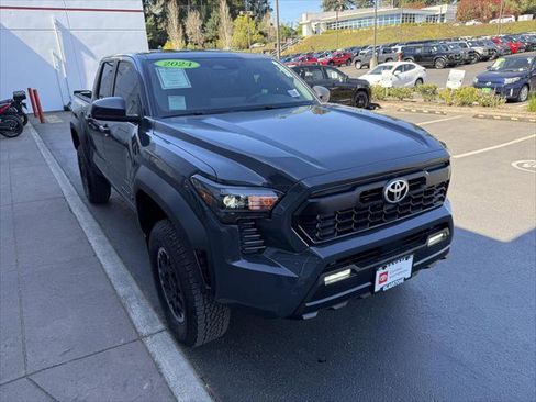 Certified 2024 Toyota Tacoma TRD Off-Road AWD/4WD image 9