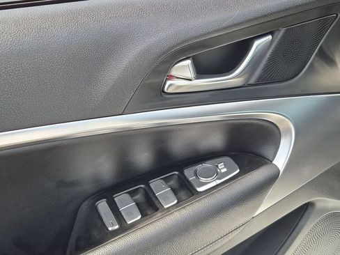 Used 2025 Genesis G70 2.5T RWD image 13