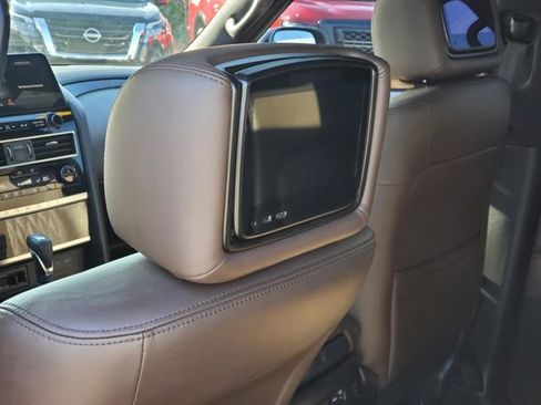 Certified 2022 Nissan Armada Platinum image 11