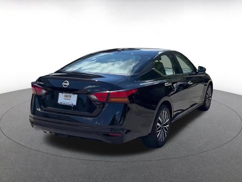 Used 2025 Nissan Altima 2.5 SV FWD image 14