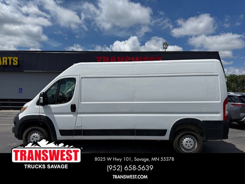 Used 2025 RAM ProMaster 2500 w/ Convenience Group FWD image 2