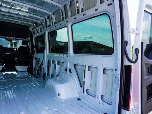 Used 2021 Mercedes-Benz Sprinter 3500 w/ Swivel Seat Package image 18