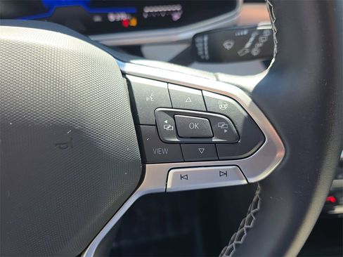 Used 2025 Volkswagen Taos SE image 27