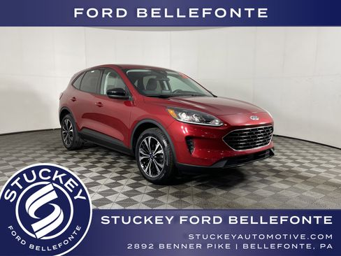 Used 2022 Ford Escape SE w/ SE Sport Appearance Package image 1