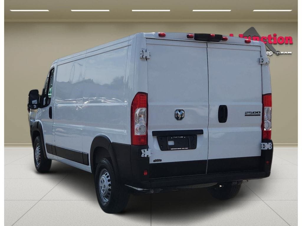 Used 2025 RAM ProMaster 2500 w/ Convenience Group FWD image 4