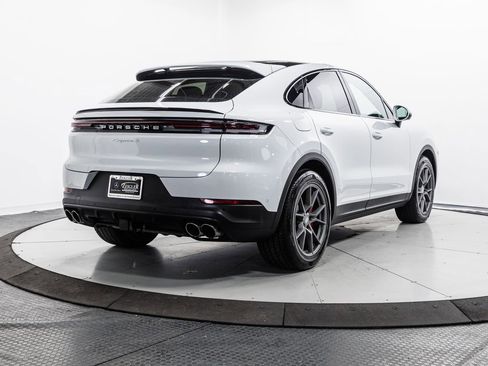 Used 2024 Porsche Cayenne S AWD/4WD image 32