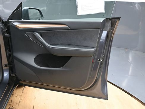 Used 2023 Tesla Model Y Performance image 38