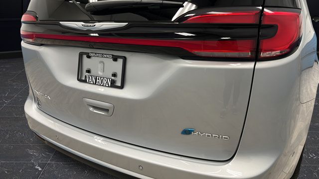 Used 2023 Chrysler Pacifica Pinnacle FWD image 40