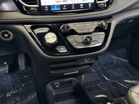 New 2026 Chrysler Pacifica Select image 16