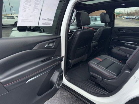 Used 2024 Chevrolet Traverse RS image 25