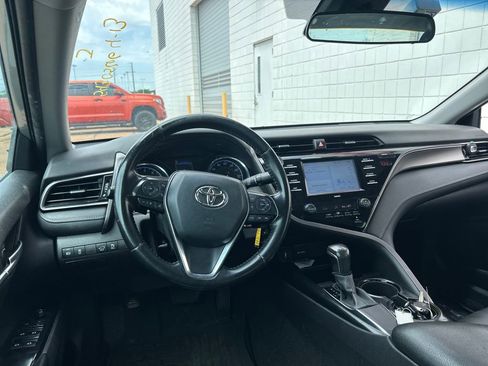Used 2020 Toyota Camry SE w/ Protection Package (Q1) FWD image 2