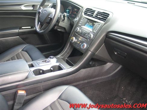 Used 2018 Ford Fusion SE w/ Equipment Group 201A AWD/4WD image 22