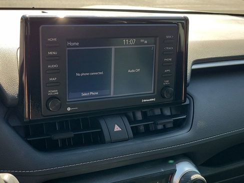 Used 2022 Toyota RAV4 LE image 18