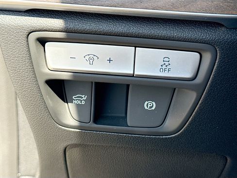 Used 2024 Genesis G80 image 34