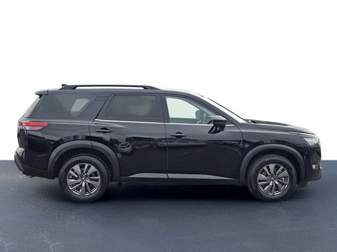 Used 2024 Nissan Pathfinder SV FWD image 7