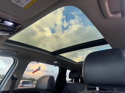 Used 2023 Hyundai Santa Fe SEL w/ Premium Package image 24