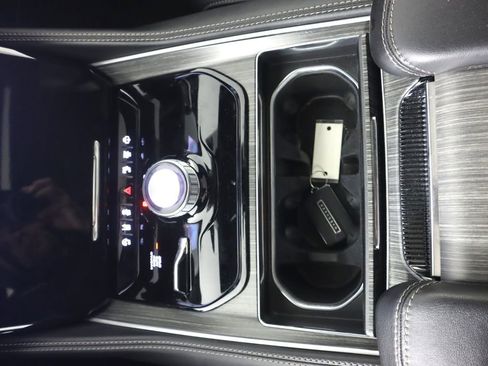 Used 2023 Jeep Wagoneer Series II w/ Premium Group I image 15