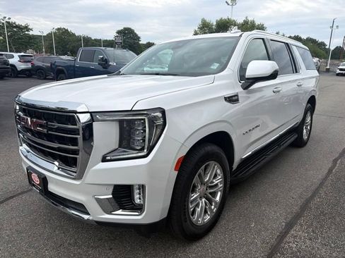 Used 2023 GMC Yukon XL SLT w/ SLT Premium Package AWD/4WD image 7