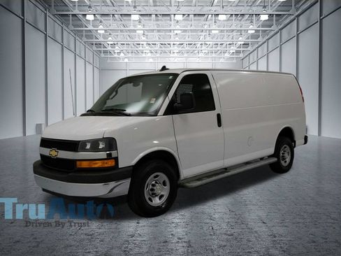 Used 2021 Chevrolet Express 2500 w/ Driver Convenience Package RWD image 8