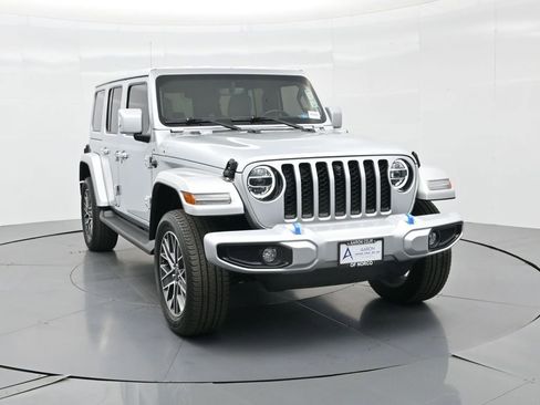 Used 2022 Jeep Wrangler Unlimited Sahara image 4