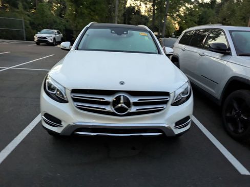 Used 2018 Mercedes-Benz GLC 300 4MATIC image 2
