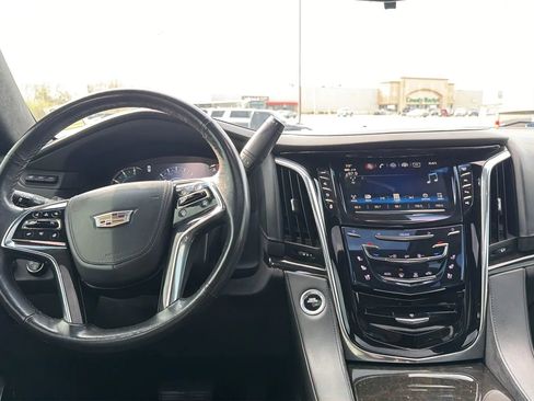 Used 2018 Cadillac Escalade Platinum image 56