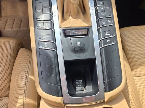 Used 2015 Porsche Macan S AWD/4WD image 19