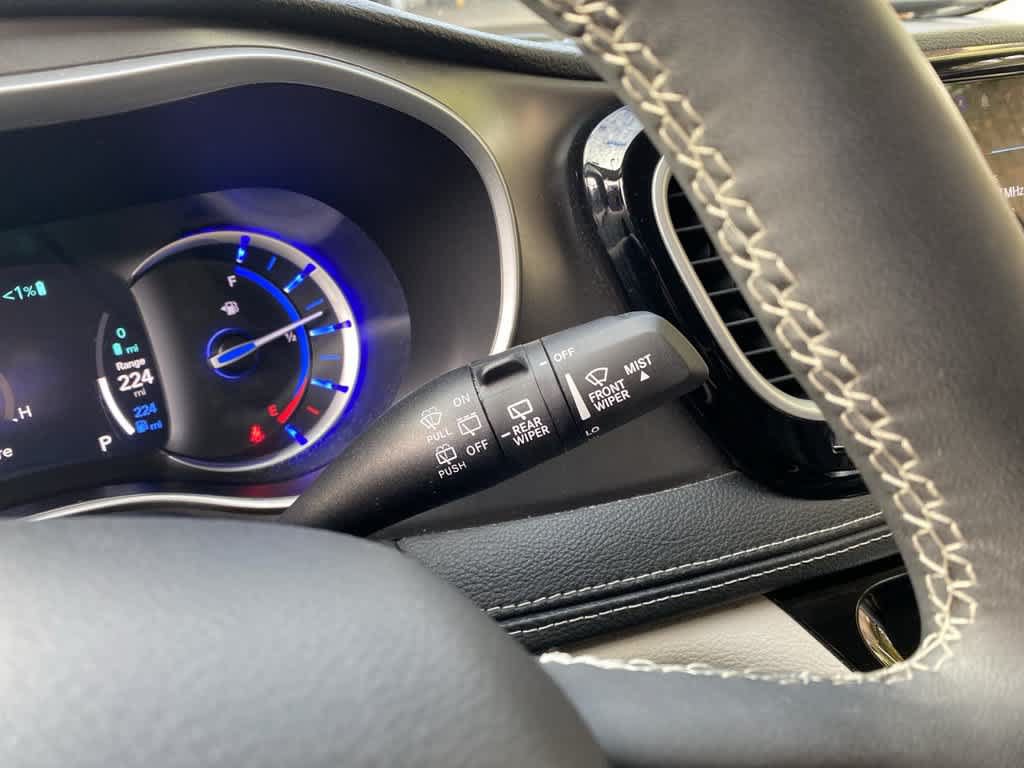 Used 2024 Chrysler Pacifica Limited FWD image 21