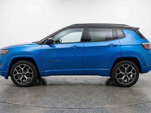 Used 2025 Jeep Compass Limited image 5