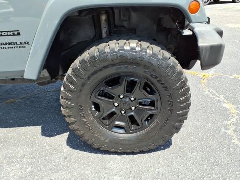 Used 2014 Jeep Wrangler Unlimited Sport w/ Quick Order Package 23S AWD/4WD image 10