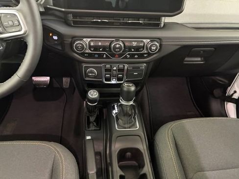 Used 2025 Jeep Wrangler Unlimited Sahara w/ Safety Group image 21