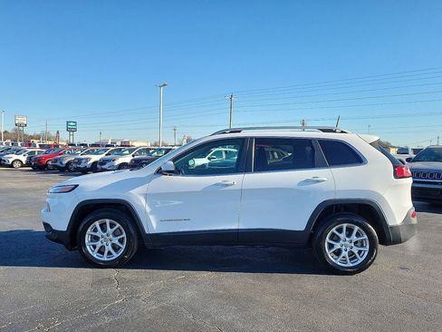 Used 2018 Jeep Cherokee Latitude image 3