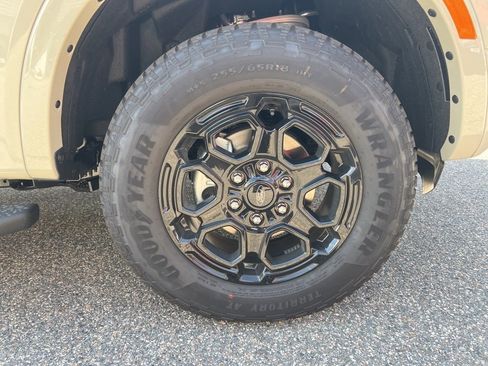 New 2025 Ford Ranger Lariat w/ Black Appearance Package image 18