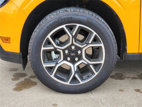 New 2026 Ford Maverick Lariat image 7