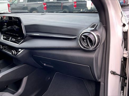 Used 2025 Chevrolet Equinox LT image 14