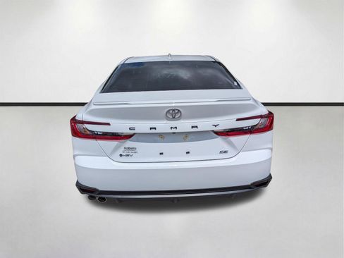 Used 2025 Toyota Camry SE FWD image 5