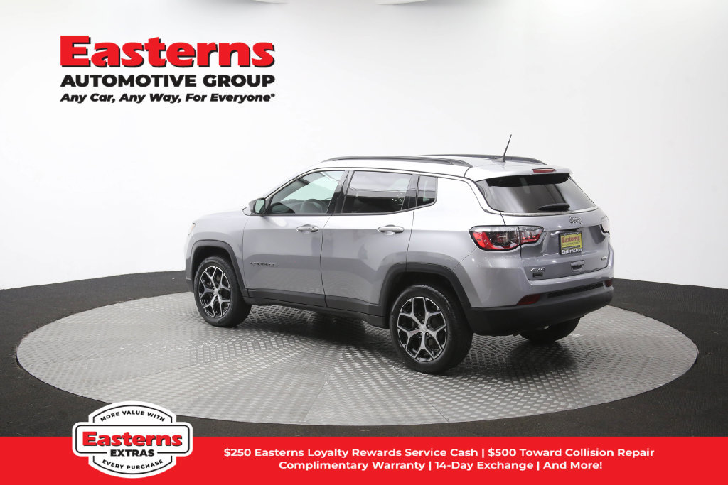 Used 2024 Jeep Compass Latitude AWD/4WD image 64