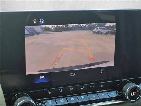 Used 2024 Chevrolet Colorado ZR2 w/ Safety Package AWD/4WD image 8