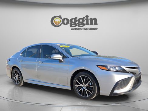 Used 2024 Toyota Camry SE image 8