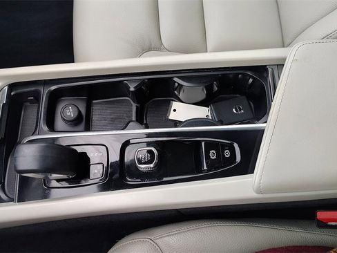 Used 2023 Volvo XC60 B5 Plus w/ Climate Package image 21