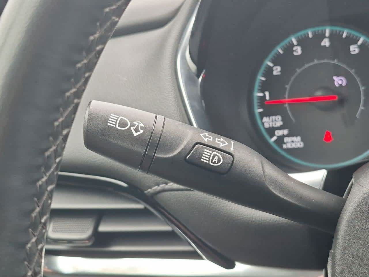 Used 2023 Chevrolet Traverse LT FWD image 28
