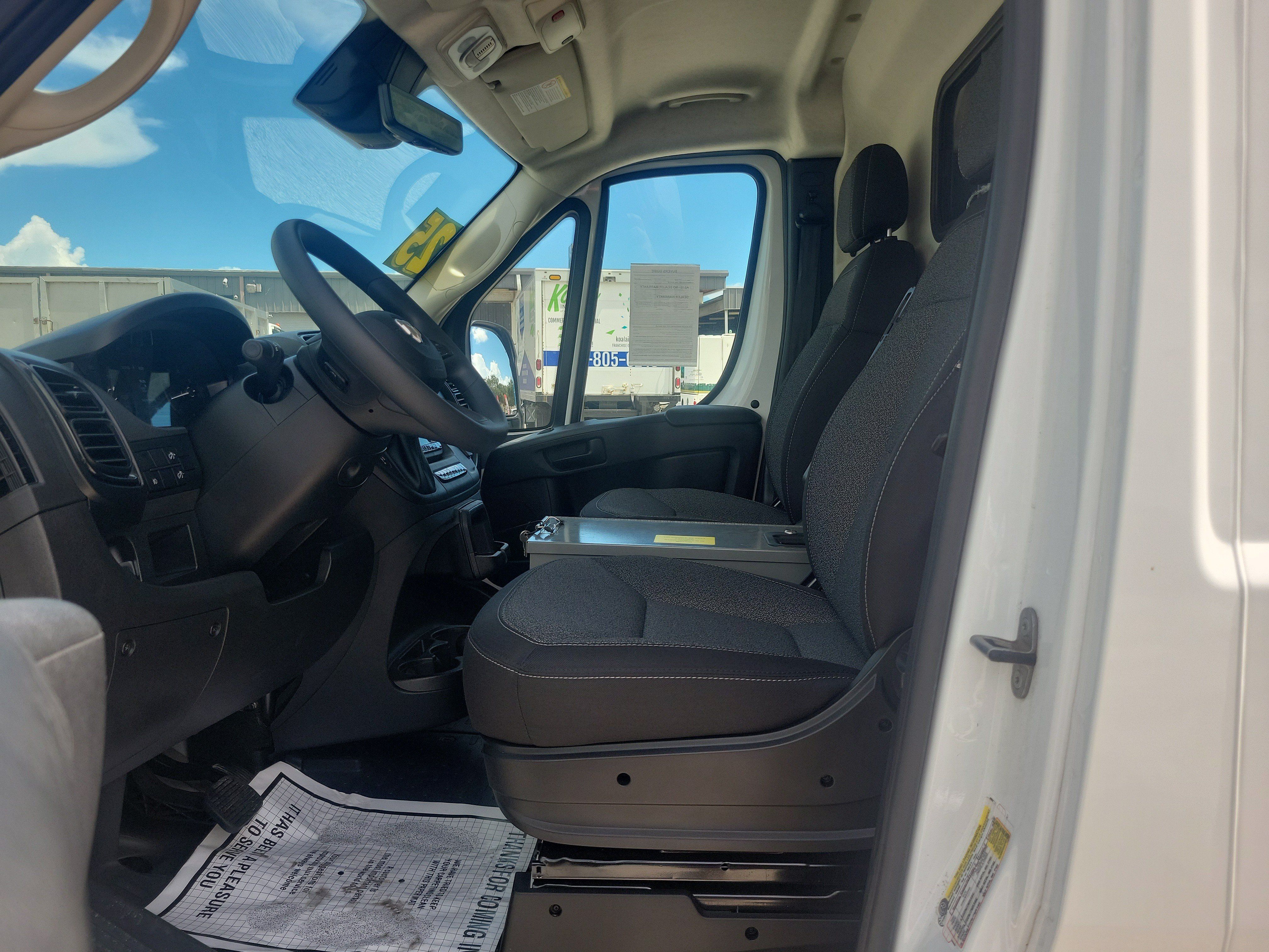 Used 2025 RAM ProMaster 2500 w/ Safety Group FWD image 8