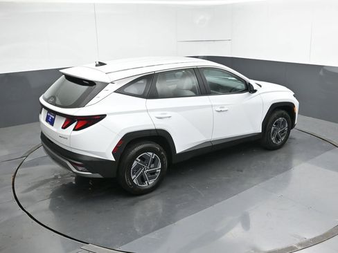 New 2026 Hyundai Tucson Blue SE image 21