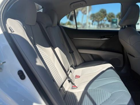 Used 2022 Toyota Camry SE image 14