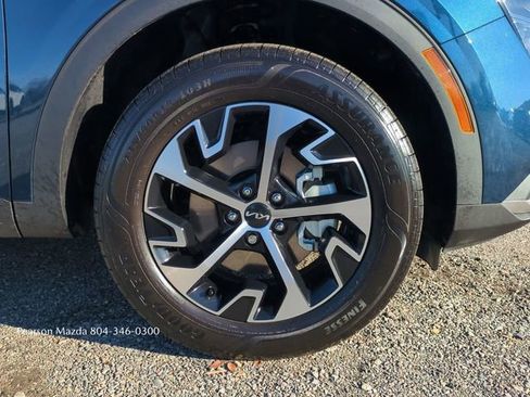 Used 2025 Kia Sportage EX image 12