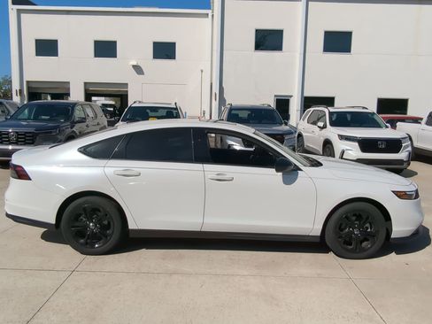 New 2025 Honda Accord SE image 5