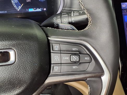 Used 2024 Jeep Grand Cherokee L Limited w/ Luxury Tech Group II AWD/4WD image 29