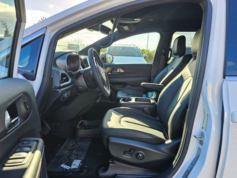 New 2026 Chrysler Pacifica Select image 18