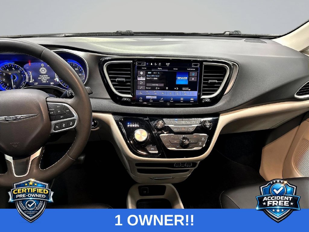 Used 2024 Chrysler Pacifica Touring-L FWD image 11