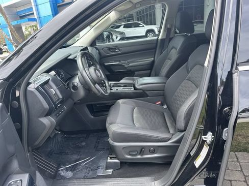 Used 2025 Nissan Pathfinder SV FWD image 30